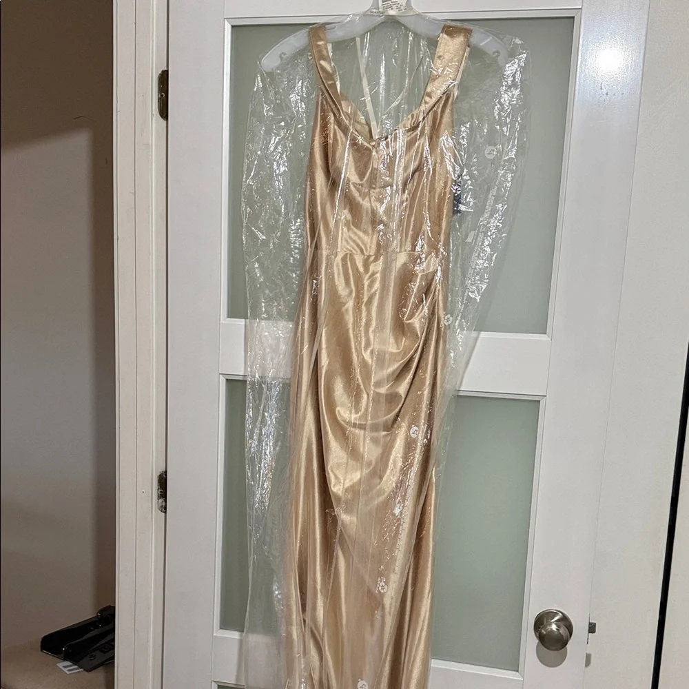 Elegant Strapless Satin Dress in Gold - Picture 3 of 5